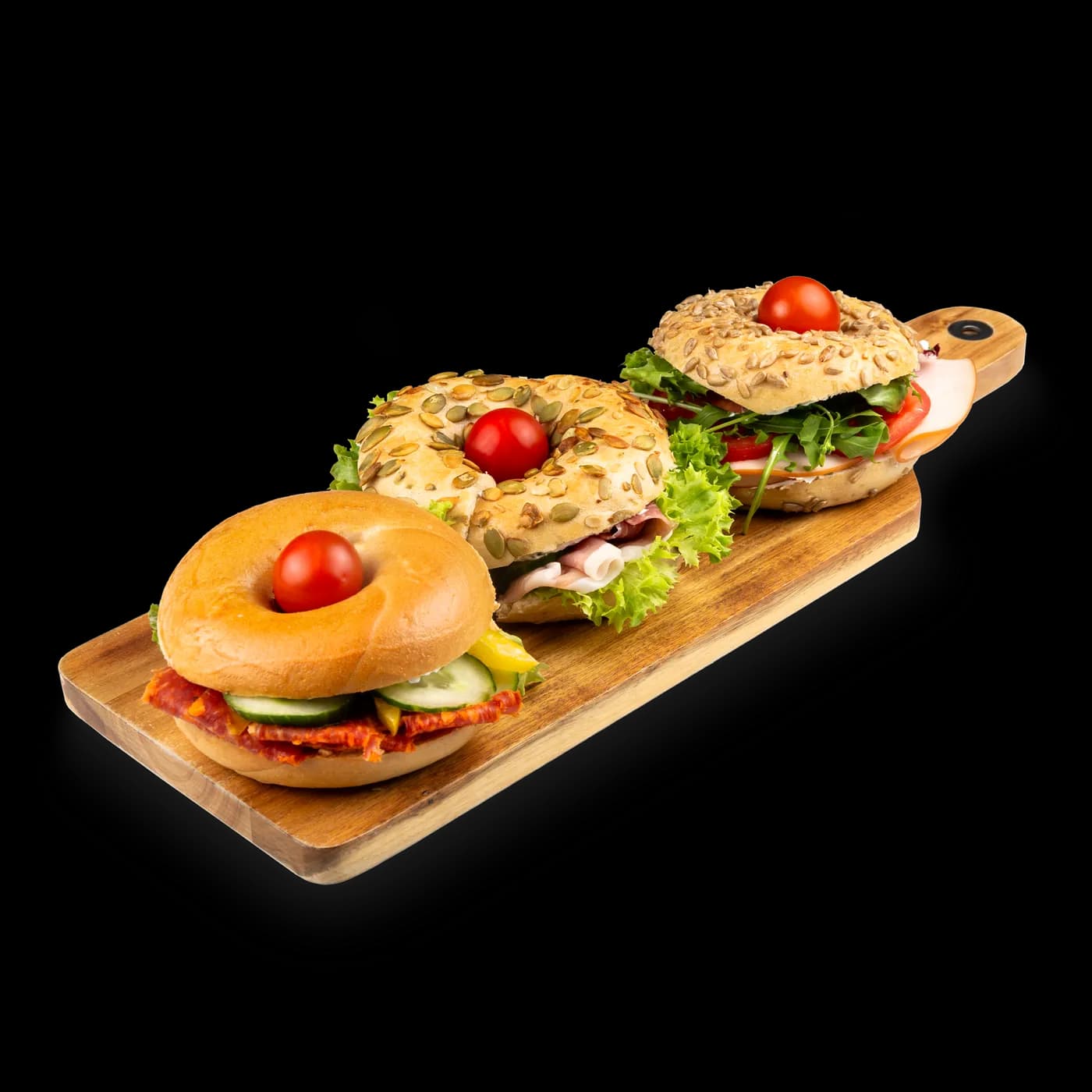 Bagels mit Fleisch belegt