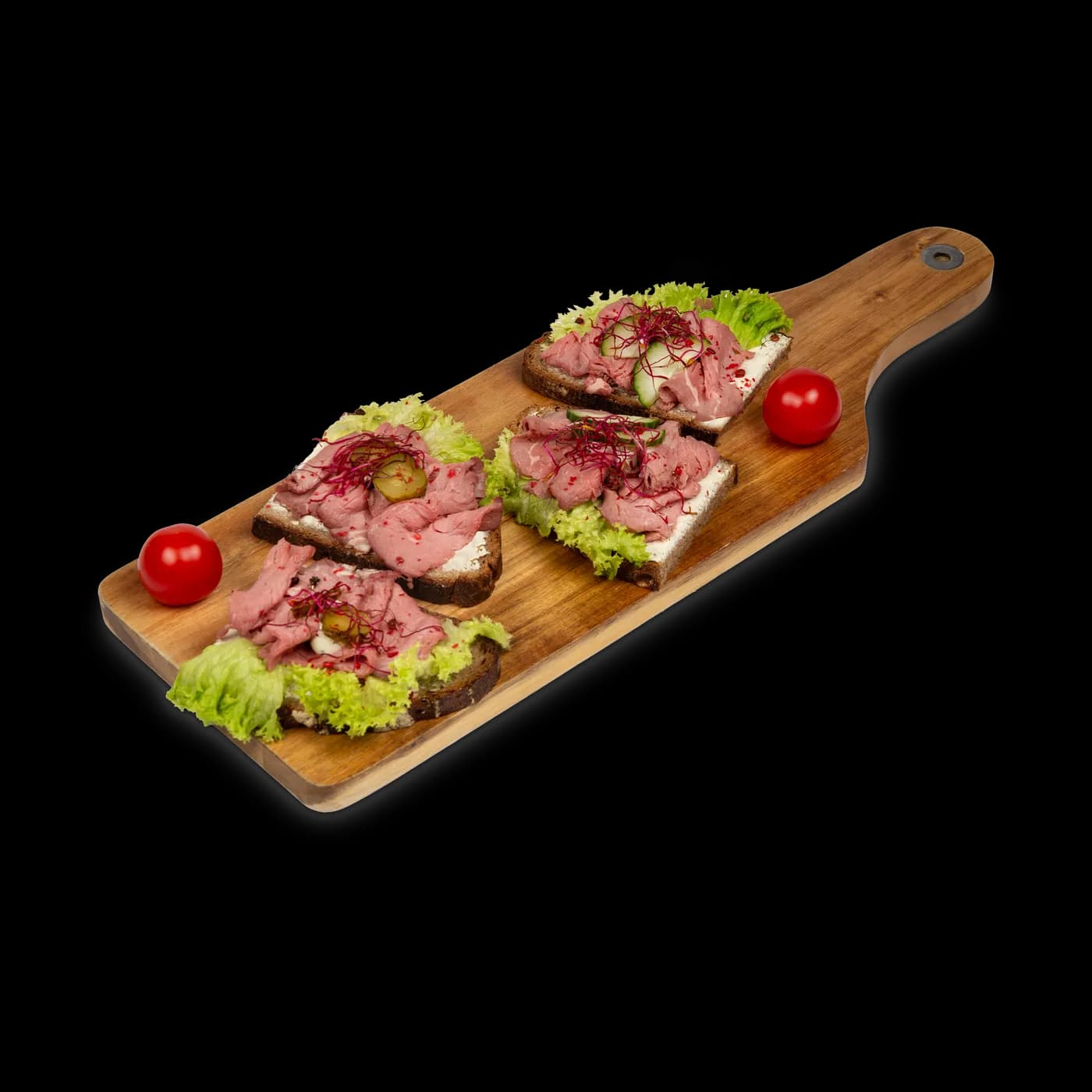 Bauernbrot mit Roastbeef belegt