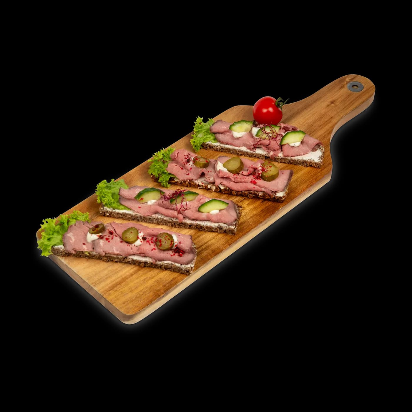 Brot-Sticks mit Roastbeef belegt