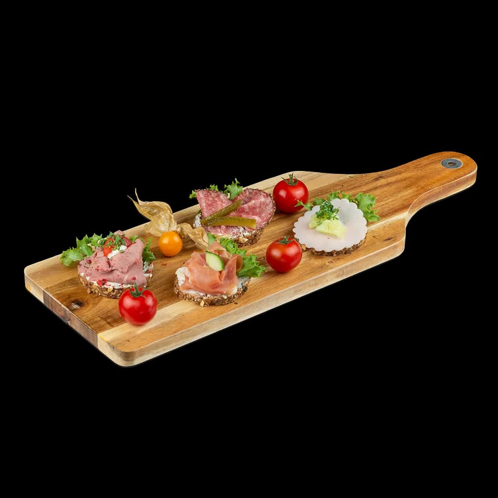 Canapés mit Fleisch belegt auf Bio-Brot