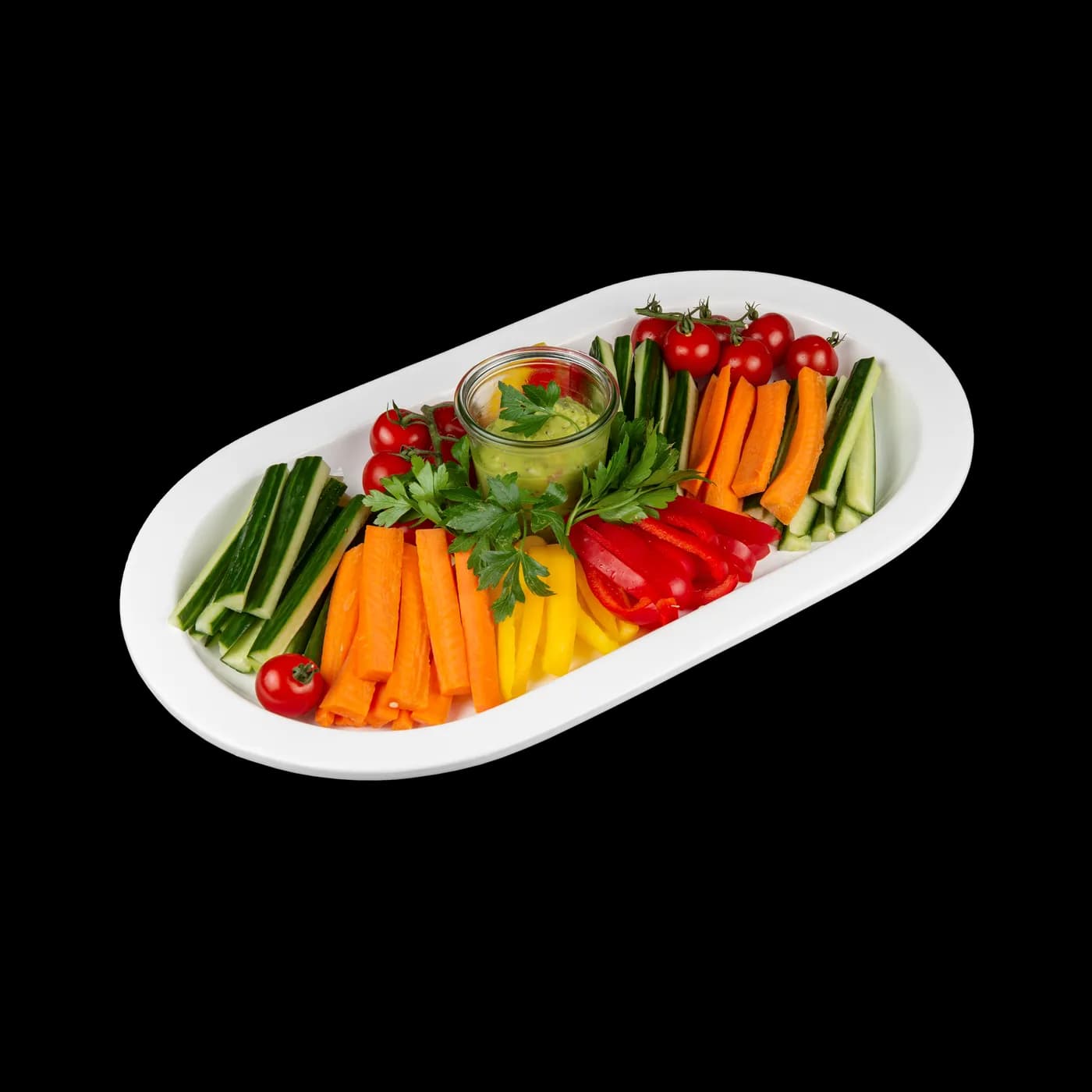 Platte mit bunten Gemüsesticks und Dip