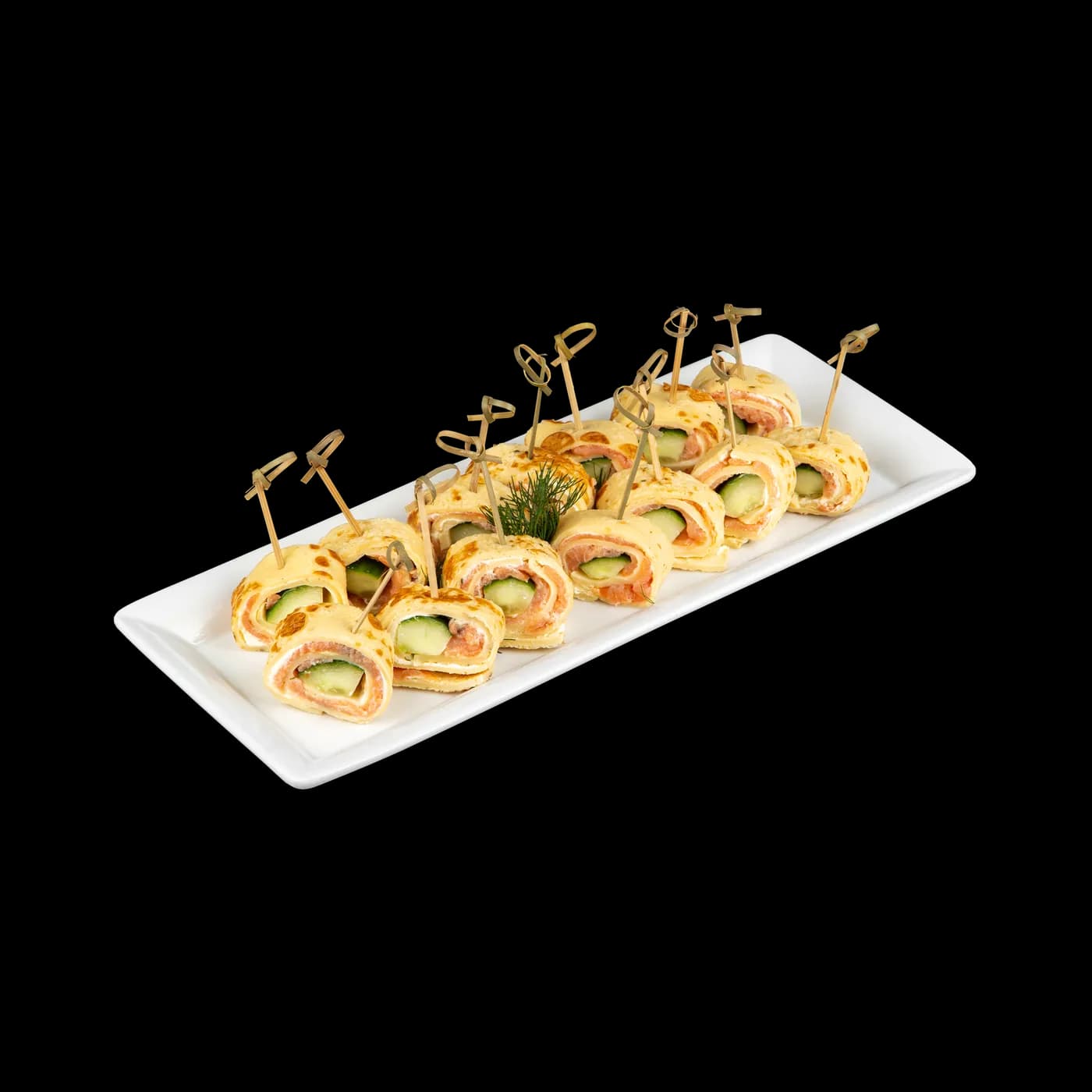 Crêpe-Röllchen mit Lachs am Spieß
