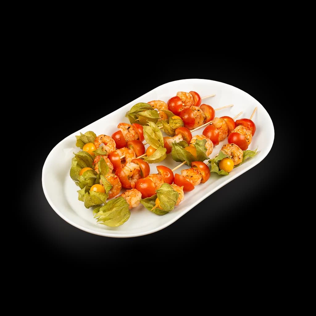 Großer Garnelenspieß mit Cherrytomate und Dip