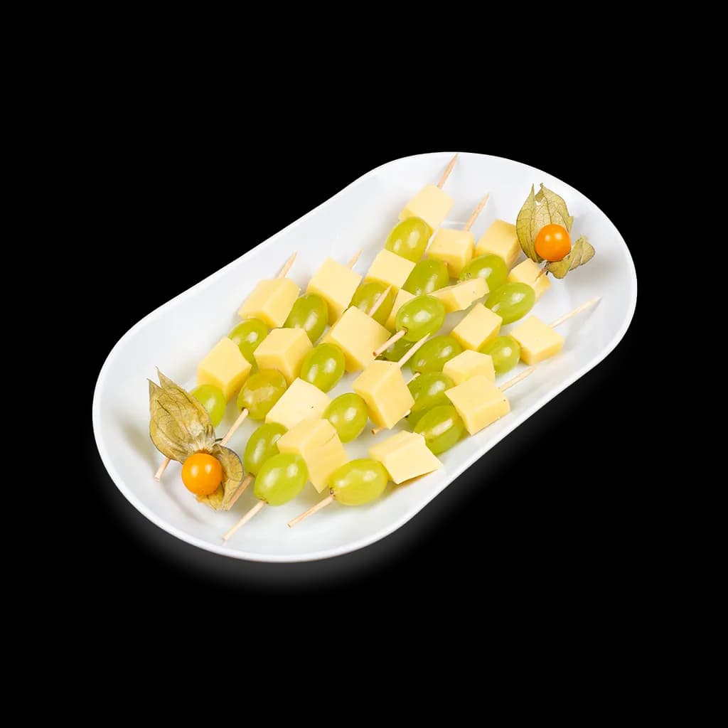 Käse-Weintrauben-Spieße mit Physalis