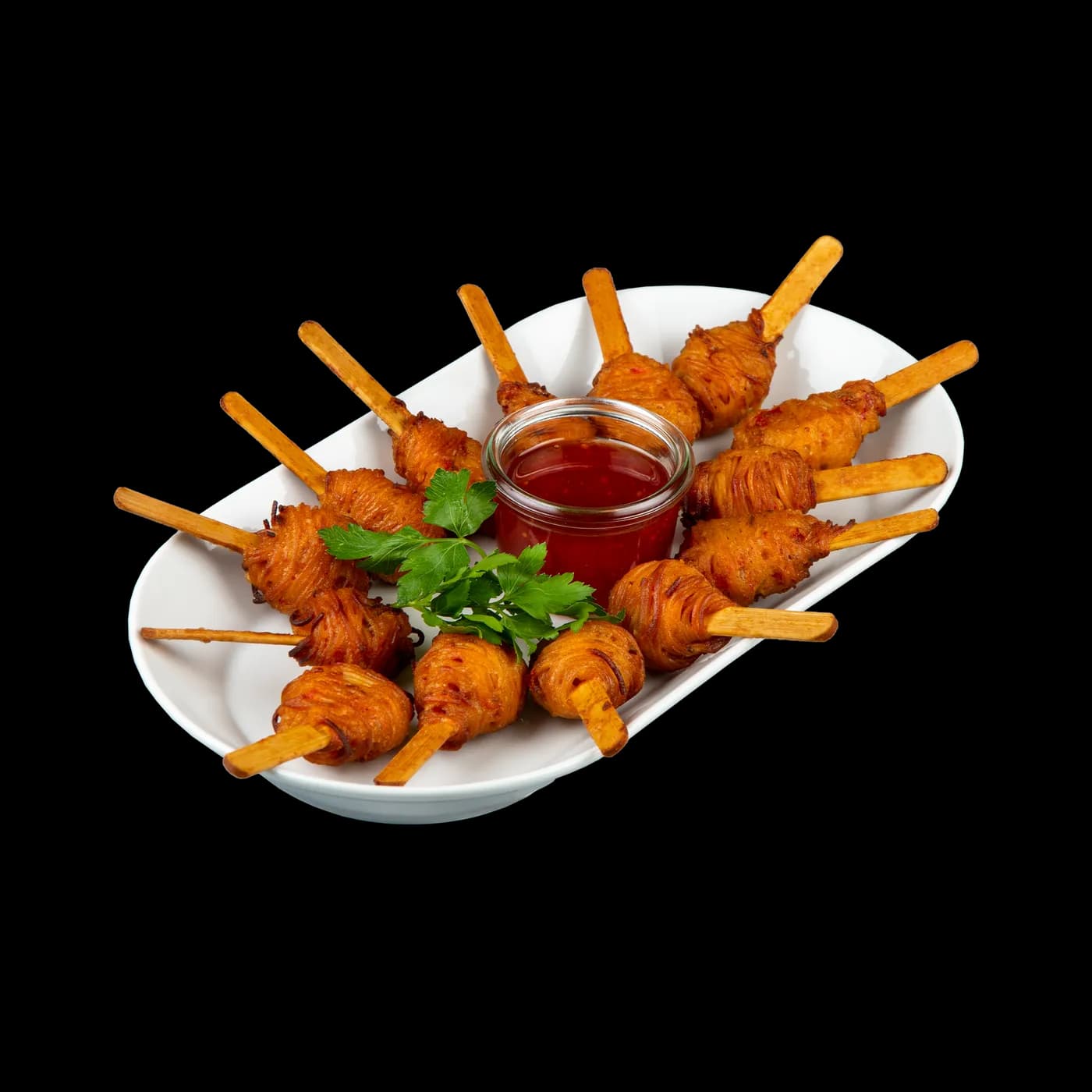 Knusprige Noodle Sticks am Spieß mit Chili-Dip