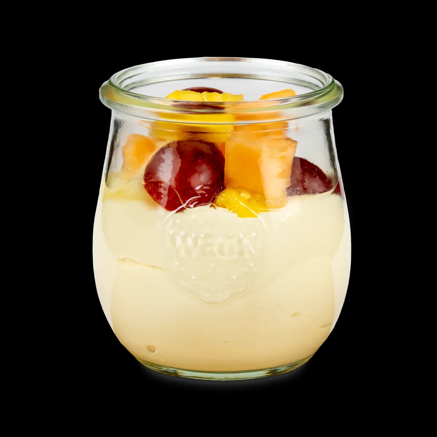 Joghurt mit frischem Obstsalat im Glas