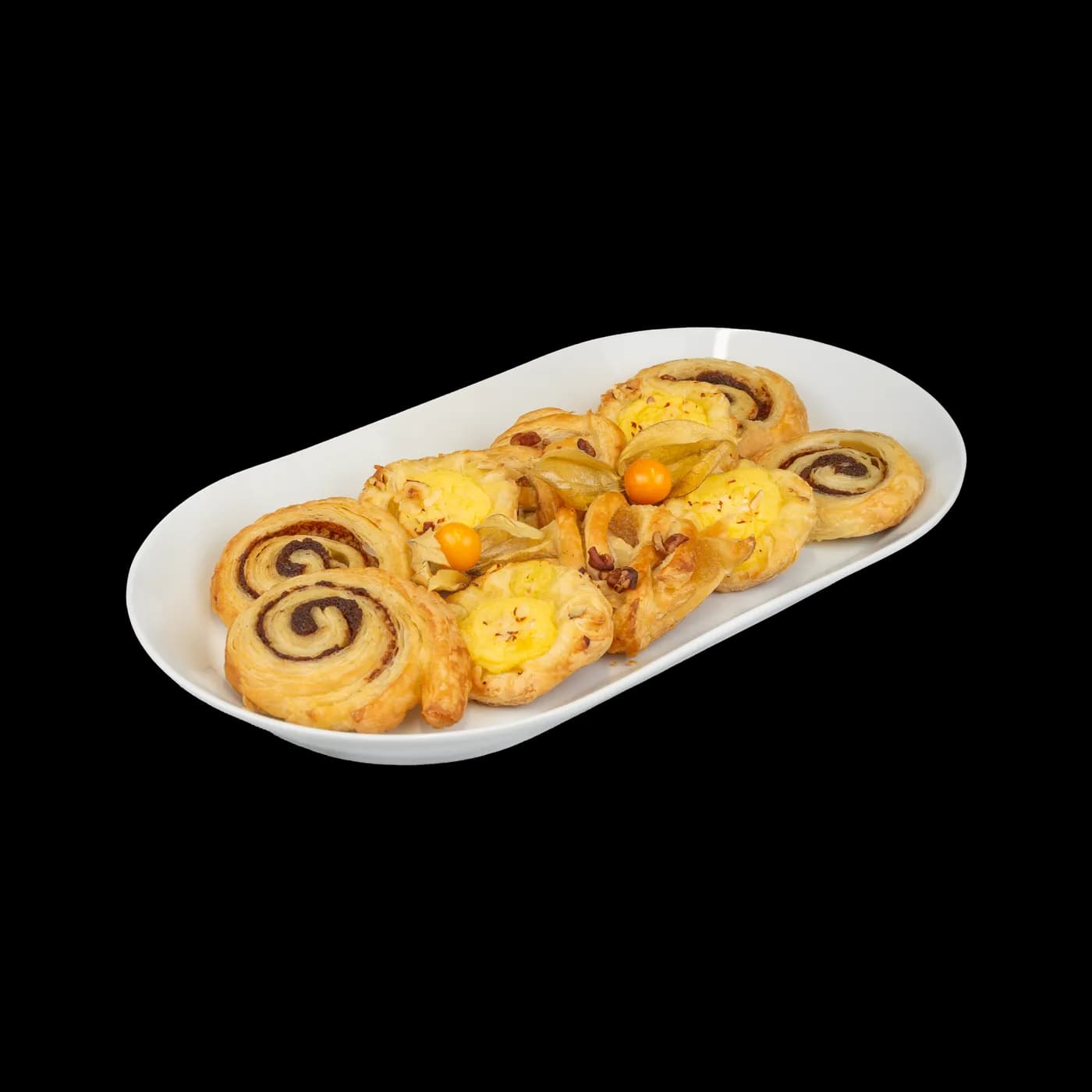 Mini-Franzbrötchen auf weißer Platte
