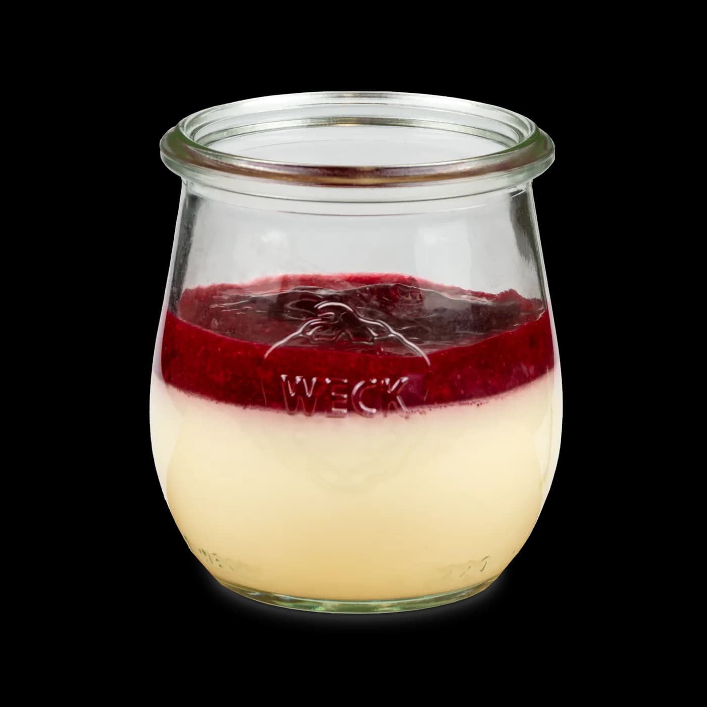 Panna Cotta mit Fruchtspiegel im Glas