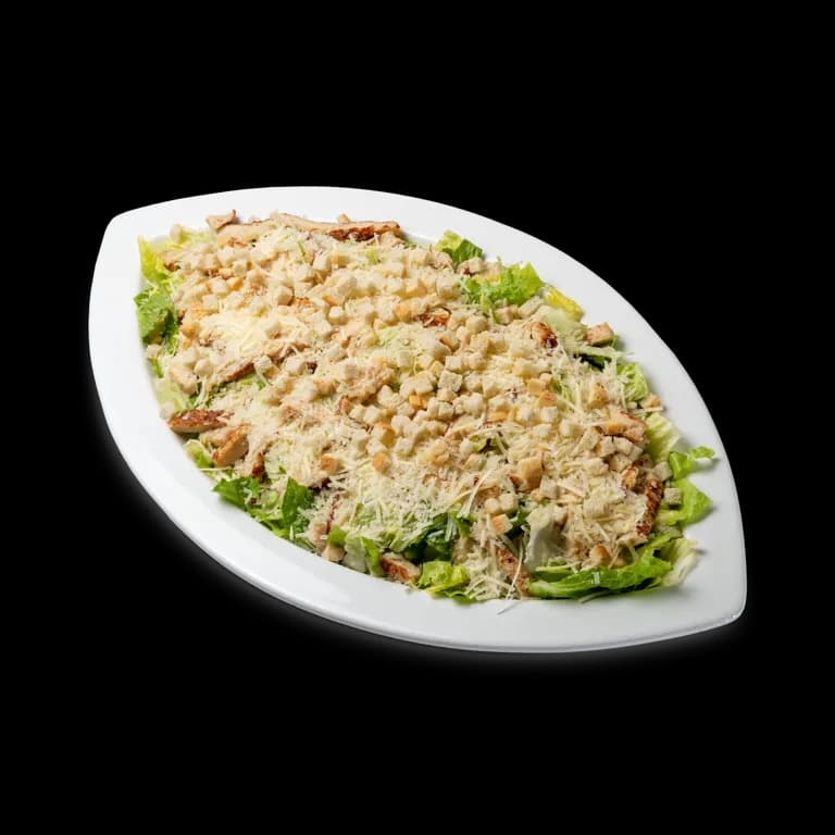 Platte Caesar's Salat mit Huhn, Parmesan und Croûtons