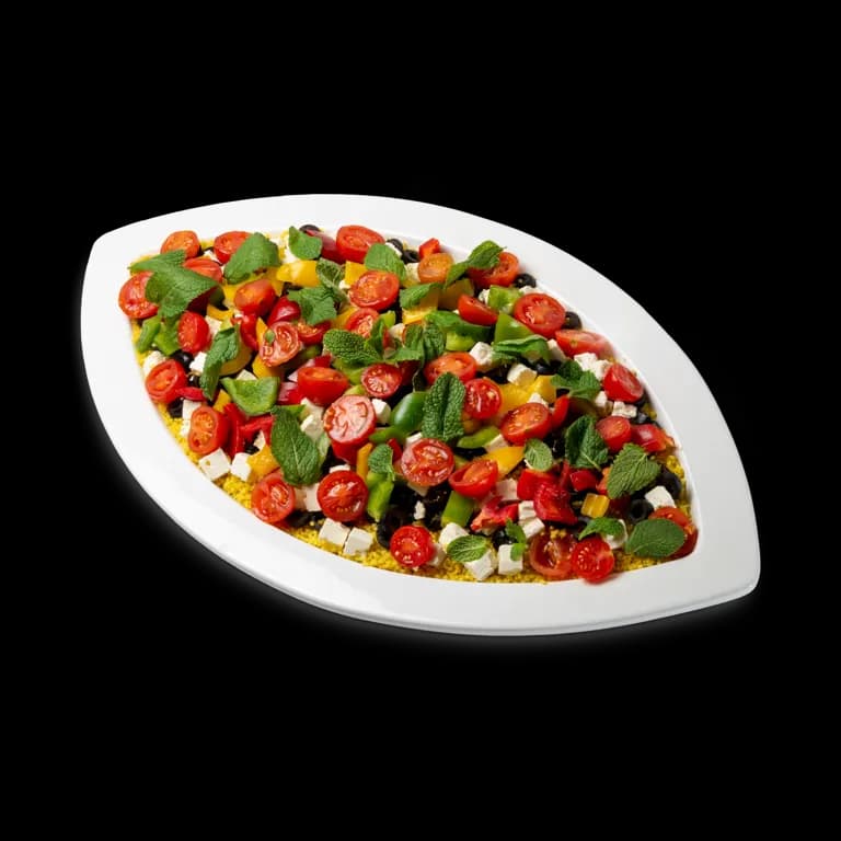 Platte Couscous-Salat mit Cherrytomaten, Feta und Paprika