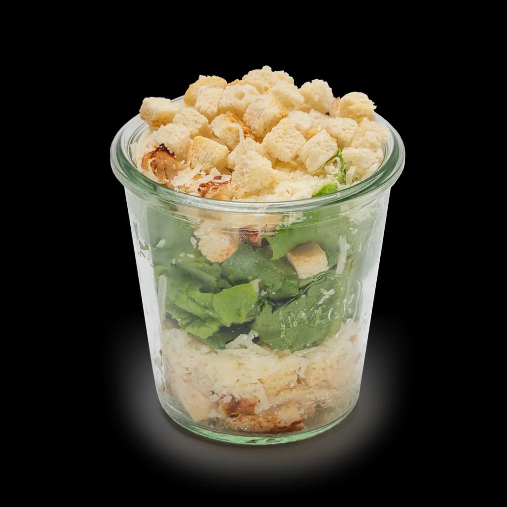 Caesar's Salat mit Huhn im Weckglas mit Croutons und Kichererbsen