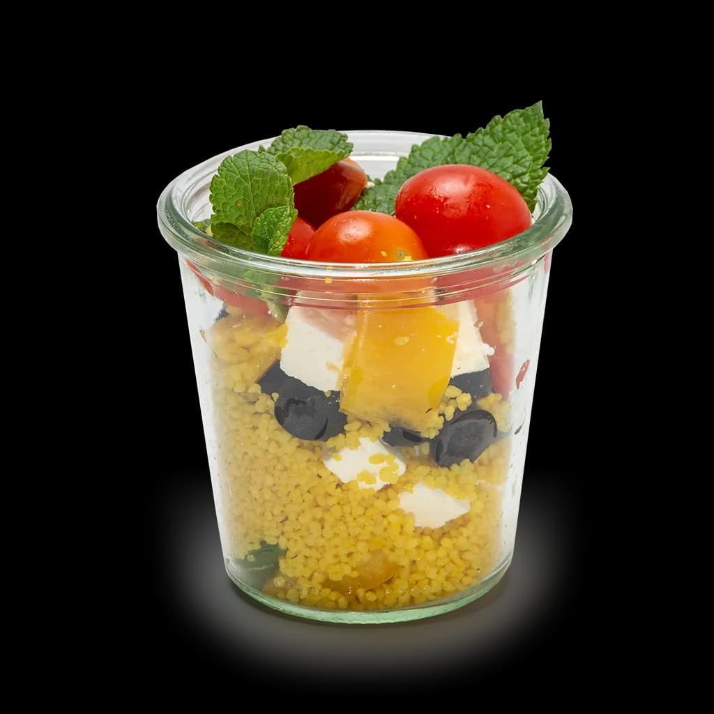 Couscous Salat im Weckglas mit Cherrytomaten und Feta