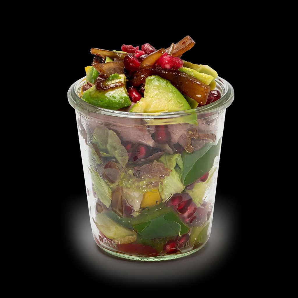 Rind Deluxe Salat im Weckglas mit Rinderstreifen und Granatapfel